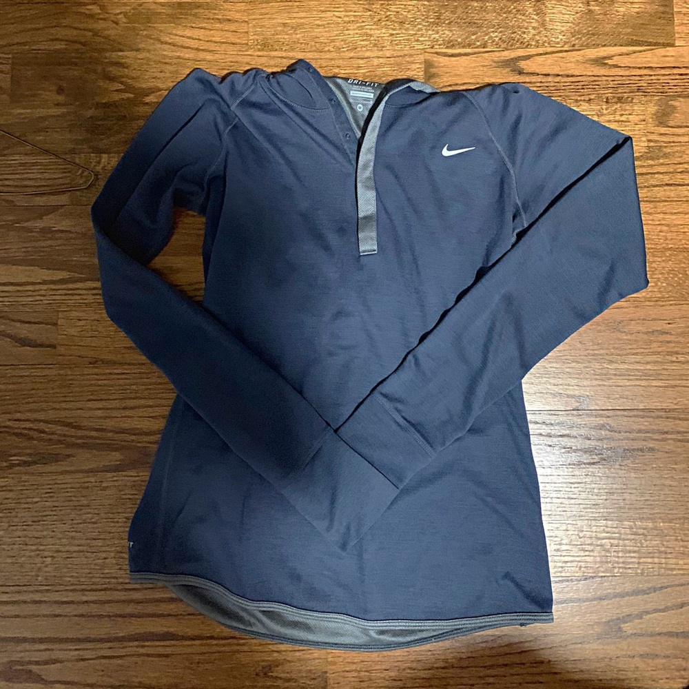 Nike lightweight long sleeve top